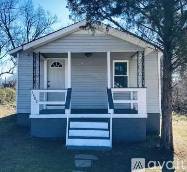 Main picture of 1302 Leonard Ave
