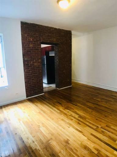 Main picture of 174 W 137th St