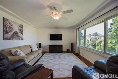 Main picture of 2126 Alcedo St