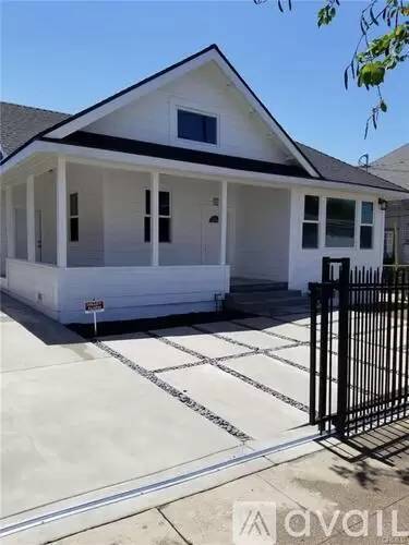 Main picture of 418 Camulos St