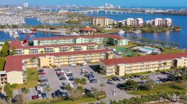 Main picture of 717 S Beach St