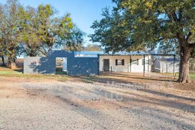 Main picture of 3701 Weatherford Hwy