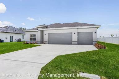 Main picture of 222 NW 3rd Pl