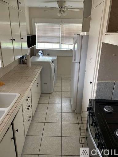Main picture of 706 W Kansas Ave