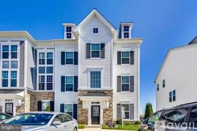 Main picture of 7436 Riding Meadow Way