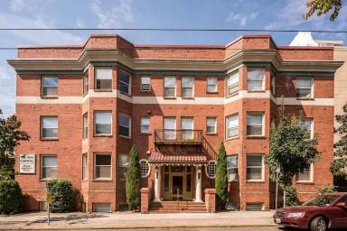 Main picture of 305 Bellevue Ave E