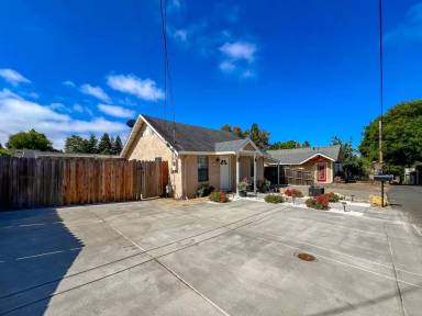 Main picture of 25 Berna Ave