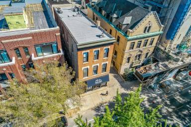 Main picture of 2315 N Southport Ave