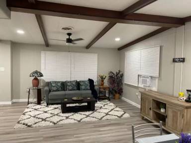 Main picture of 21 Oak Dr