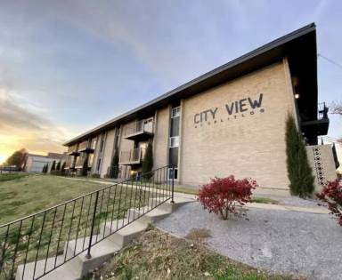 Main picture of 512 Splitlog Ave