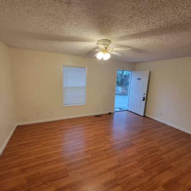 Main picture of 49 Stout St