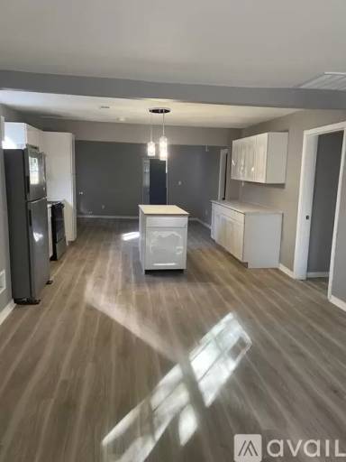 Main picture of 1415 W 20th St