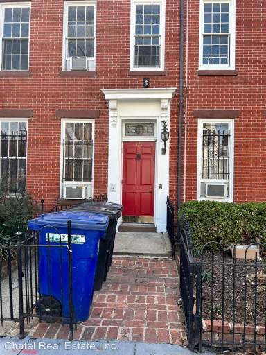 Main picture of 327 C St SE