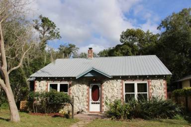 Main picture of 303 SE 8th St