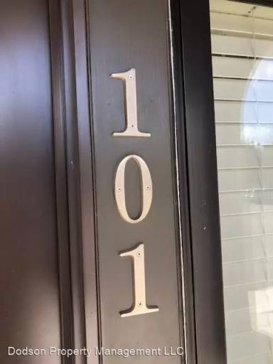 Main picture of 115 E Broad St