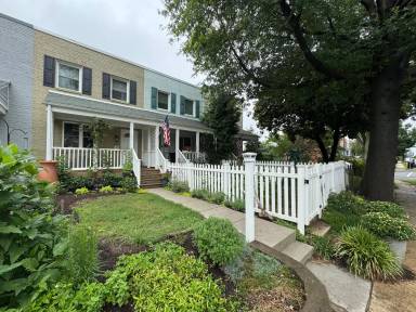 Main picture of 156 Lynhaven Dr