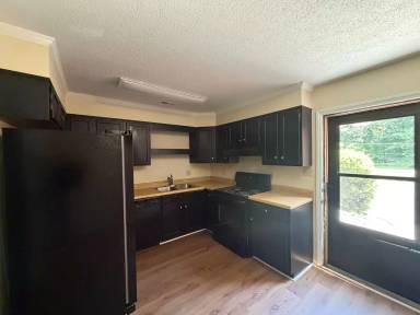 Main picture of 1652 India Hook Rd