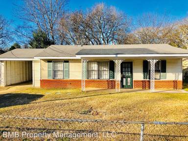 Main picture of 301 E Park Ave