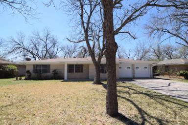 Main picture of 2605 W Avenue Z