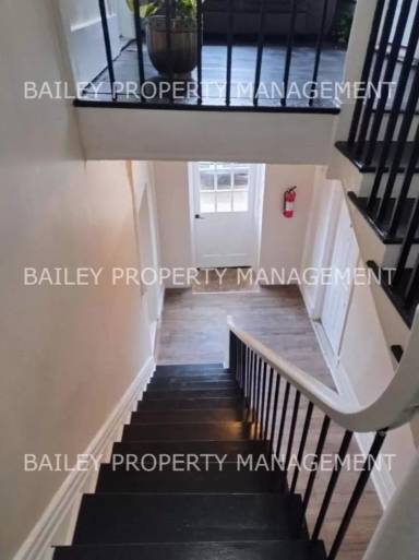 Main picture of 606 Main St