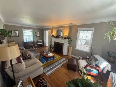 Main picture of 31 Winona St W