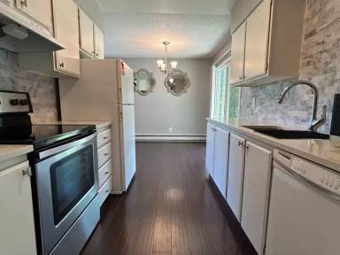 Main picture of 750 W Powell Blvd
