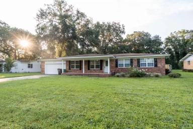 Main picture of 2013 Shady Oaks Dr