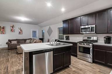 Main picture of 518 Poppy Field Ct
