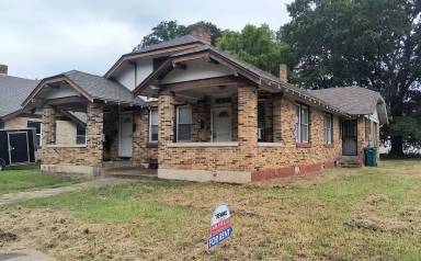 Main picture of 103 W 17th Ave