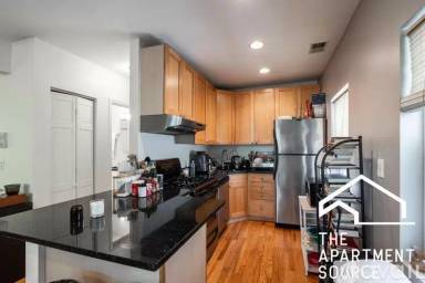 Main picture of 906 N Wood St