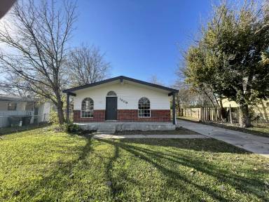 Main picture of 1208 Karen Dr