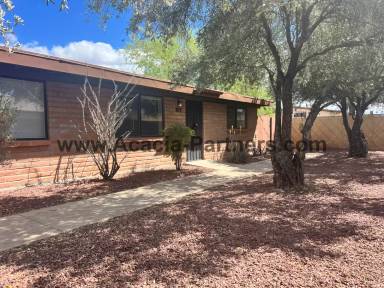 Main picture of 2212 N Belvedere Ave