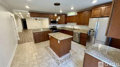 Main picture of 1608 Bulls Ln