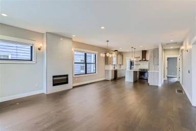 Main picture of 2626 NE Multnomah St