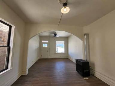 Main picture of 637 1/2 S Idaho St