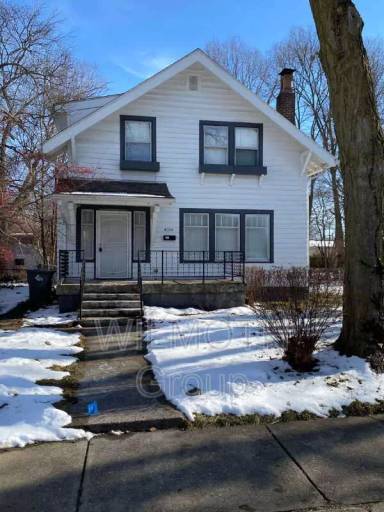Main picture of 4025 N Kenwood Ave