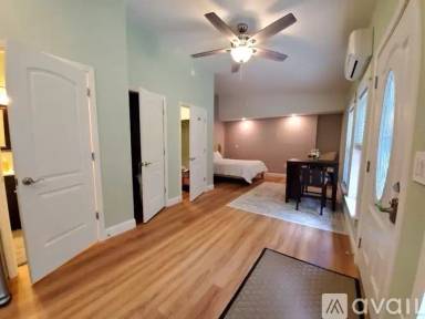 Main picture of 131 University Dr