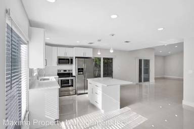 Main picture of 10130 NW 32nd St