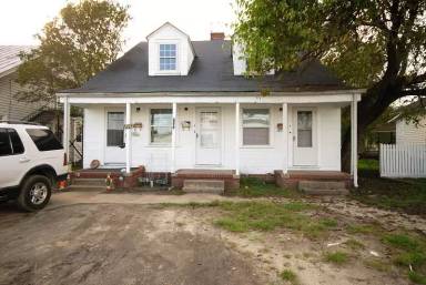 Main picture of 907 N George St
