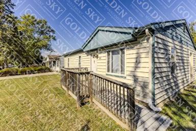 Main picture of 1812 E Carver Dr