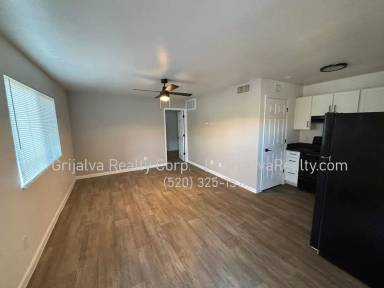 Main picture of 2322 N Elaine Blvd