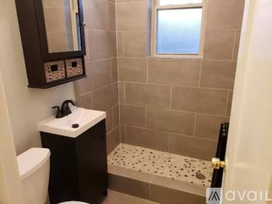 Main picture of 1369 W Greenleaf Ave