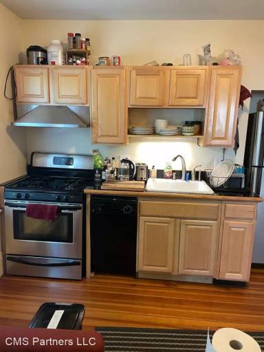 Main picture of 159 Cushing St
