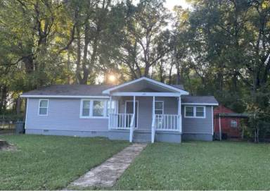 Main picture of 823 Crestline Cir NW