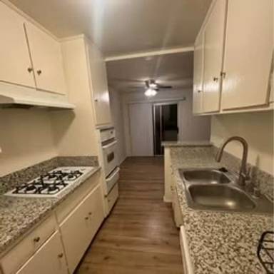 Main picture of 17910 Burbank Blvd