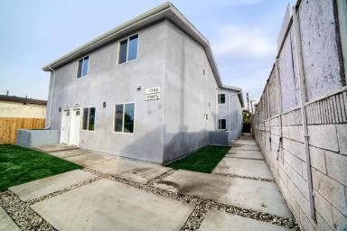Main picture of 11164 1/2 S Figueroa St