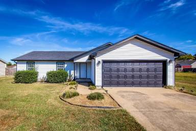 Main picture of 14 Fawn Dr