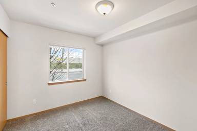 Main picture of 901 E 72nd St