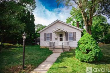 Main picture of 170 W 4th St