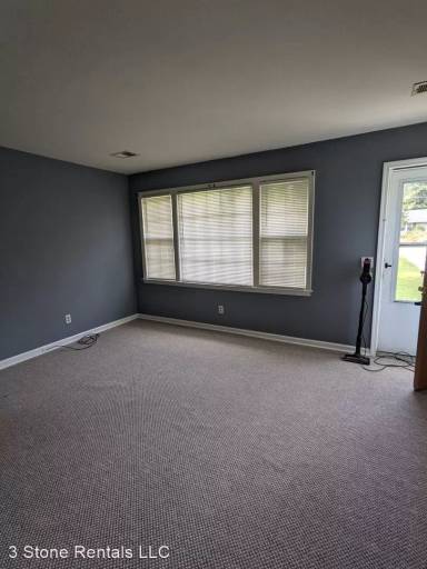 Main picture of 1516 Woods Rd